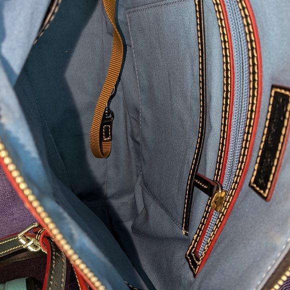 Disney Dooney & Bourke 2018 Food And Wine Festival Disney Shoulder Bag - Picture 8 of 10